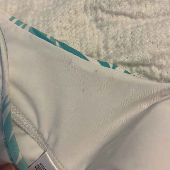 Bikini with reversible bottoms. Worn gently - excellent condition - Picture 5 of 5